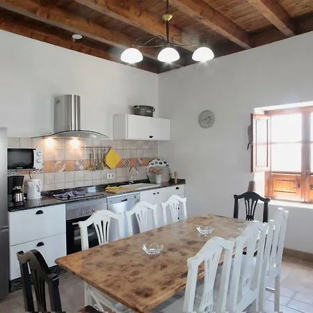 Villa Caserio Leandro Tias