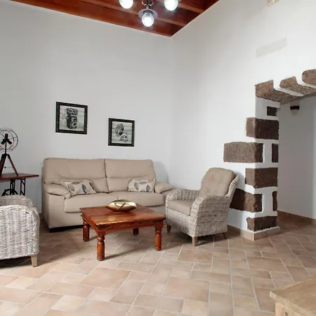 Caserío Leandro Villa Tías