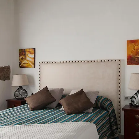 Caserío Leandro Tías