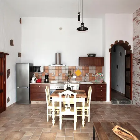 Caserío Leandro Villa Tías