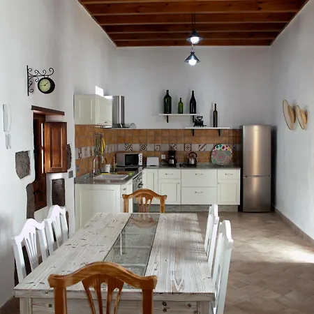 Caserío Leandro Villa Tías