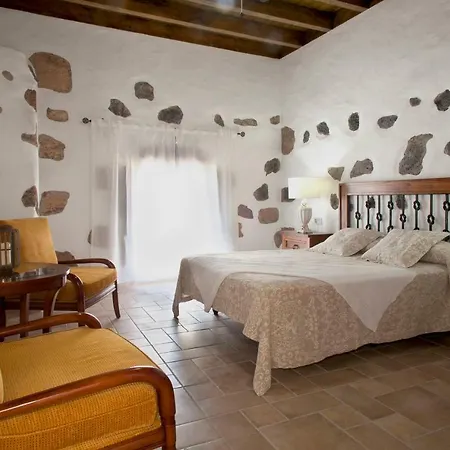 Caserío Leandro Tías