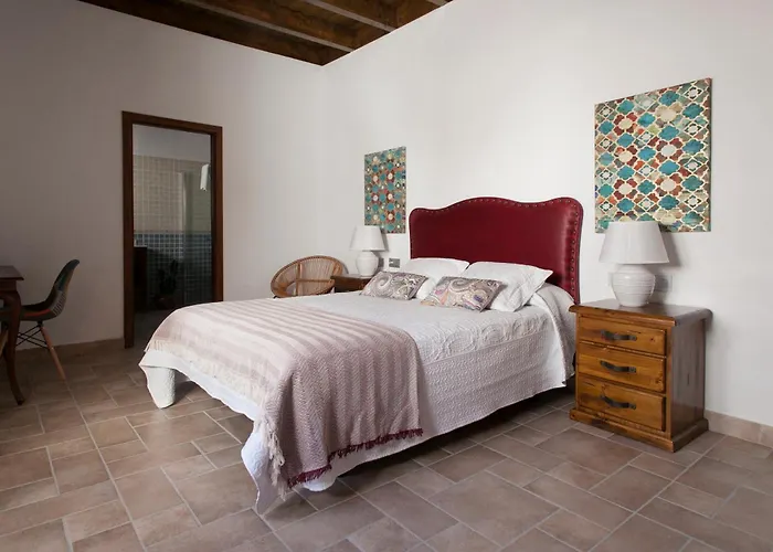 Caserio Leandro Villa Tias