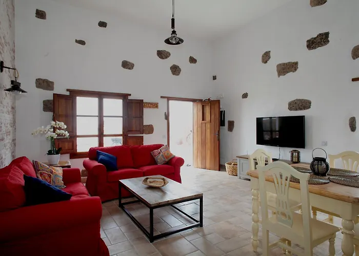 Caserio Leandro Villa Tias