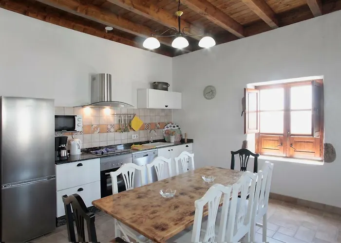 Villa Caserio Leandro Tias